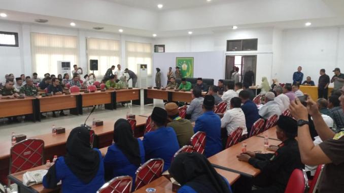 Jalan Rusak Akibat Truk Batubara, Warga Inhu Desak Solusi Konkret dari DPRD