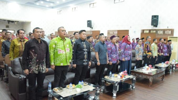 IMG-20250928-WA0013 Sekda Bengkalis Ersan Saputra memberi sambutan dalam pelantikan pengurus PPDI Bengkalis di Aula Camat Mandau.