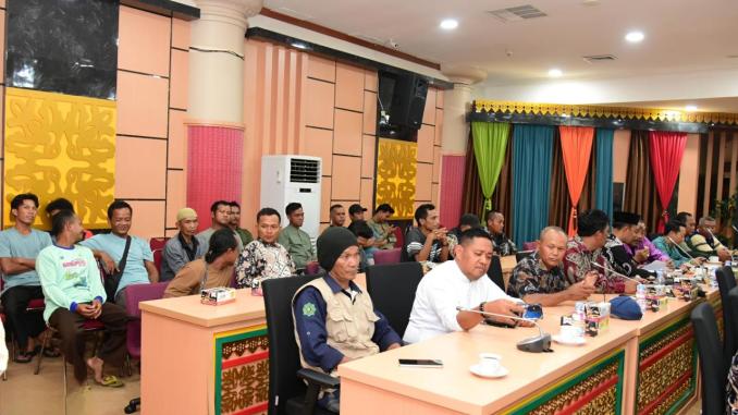 Img_25-09-29_12-13-14-169 DPRD Bengkalis dan DPRD Riau membahas konflik lahan tiga desa dengan PT TKWL di Pekanbaru.