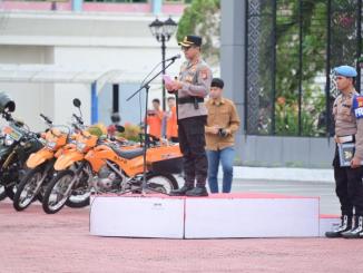 Aparat gabungan Polres, TNI, BPBD, dan relawan mengikuti apel kesiapsiagaan bencana banjir di halaman Kantor Bupati Bengkalis.