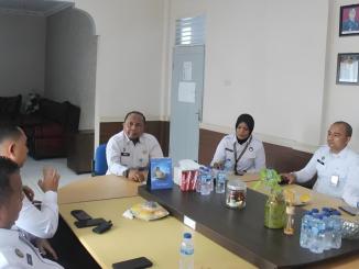 Priyo Tri Laksono memberikan arahan kepada jajaran pejabat struktural dalam rapat perdana pasca sertijab, Kamis, 09 Oktober 2025.
