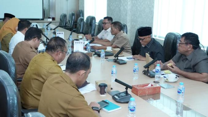 Img_25-10-21_08-59-31-421 Rapat koordinasi Komisi II DPRD Bengkalis bersama Bulog, BPKAD, DKP, dan Bappeda membahas percepatan pembangunan gudang Bulog di daratan Bengkalis.