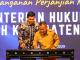 Bagus Santoso dan Rudy Hendra Pakpahan menandatangani kerjasama memperkuat layanan hukum desa melalui Posbankum di Riau.