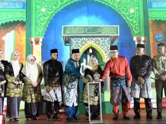 Bupati Bengkalis Kasmarni membuka MTQ ke-57 Kecamatan Bengkalis di halaman Kantor Camat Bengkalis.