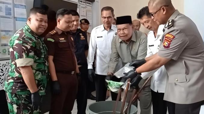 Img_25-10-29_17-44-42-611 Polres Bengkalis memusnahkan sabu hasil sitaan dalam kegiatan nasional yang dipimpin Presiden Prabowo Subianto.