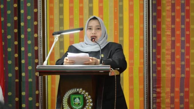 Bupati Bengkalis Kasmarni menyampaikan sambutan pada rapat paripurna DPRD Kabupaten Bengkalis.