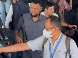 Komisi Pemberantasan Korupsi (KPK) saat penggeledahan di Kantor Gubernur Riau.