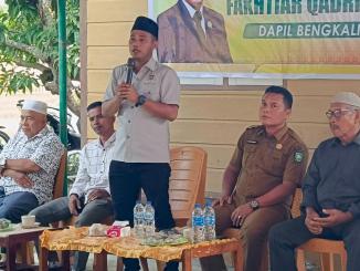 Fakhtiar Qadri berdialog dengan warga.