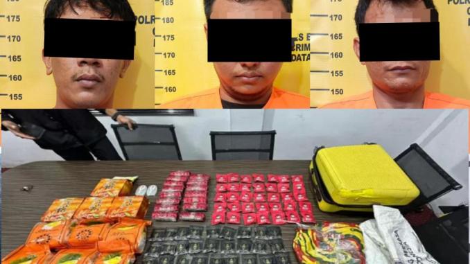 Tiga tersangka kurir jaringan Selat Malaka dan barang bukti sabu hampir 10 kilogram, cannabis flower, serta ribuan pil Happy Five yang diamankan Satresnarkoba Polres Bengkalis.