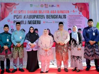 Bupati Bengkalis Kasmarni foto bersama.