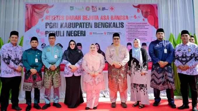 Bupati Bengkalis Kasmarni foto bersama.