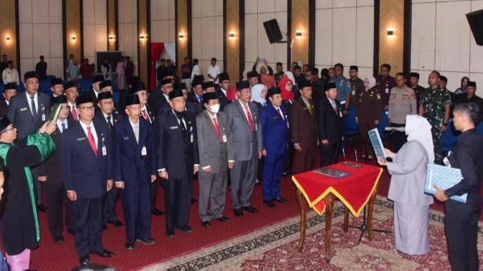 Bupati Bengkalis Kasmarni melantik 31 pejabat tinggi Pratama di ruang Dang Merdu, Kantor Bupati Bengkalis.