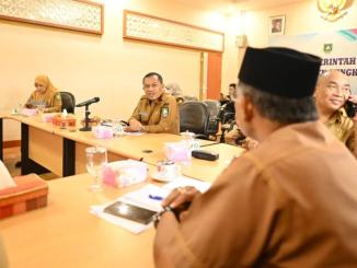 Wabup Bagus Santoso saat memimpin Rakor pengendalian inflasi dan pembahasan Program 3 Juta Rumah di Kantor Bupati Bengkalis.