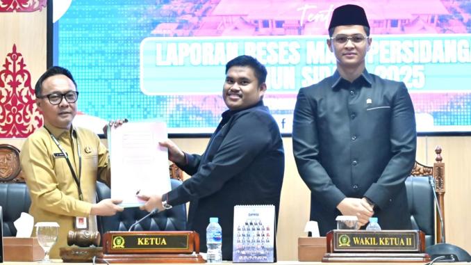 Sekretaris Daerah Bengkalis dr. Ersan Saputra menghadiri Rapat Paripurna DPRD Bengkalis.