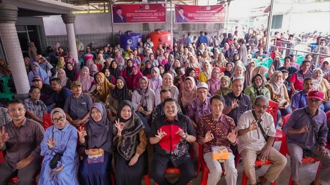 Ketua DPRD Bengkalis Septian Nugraha berdialog dengan warga Mandau dalam agenda reses.