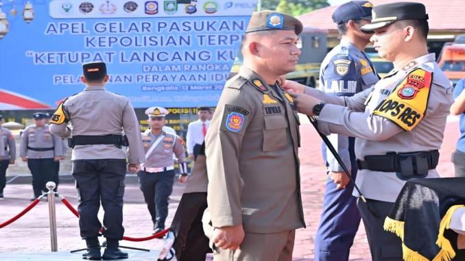 Kapolres Bengkalis memimpin apel gelar pasukan Operasi Ketupat 2026