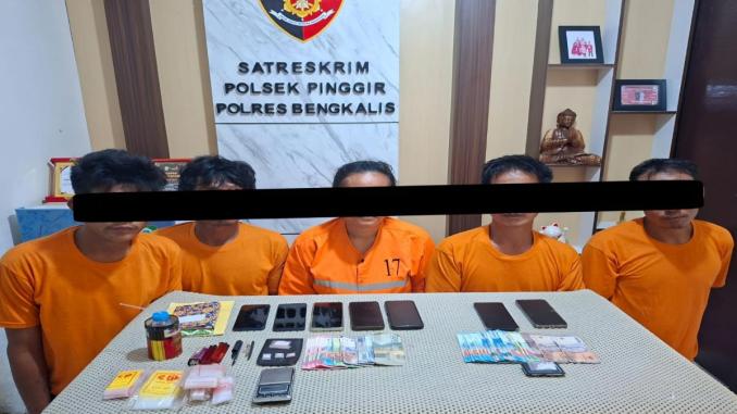Lima tersangka kasus sabu diamankan di Polsek Pinggir Bengkalis