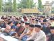 Warga dan personel Polres Bengkalis melaksanakan Sholat Idul Fitri bersama di halaman Mapolres.