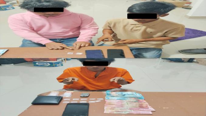 Barang bukti sabu dan timbangan digital hasil pengungkapan Polsek Mandau.