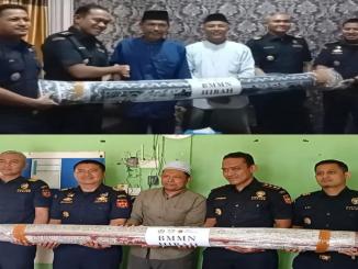 Penyerahan hibah karpet barang sitaan Bea Cukai Bengkalis kepada pesantren.