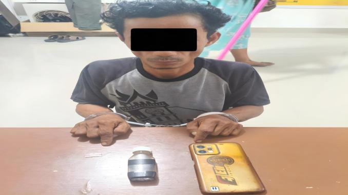 Barang bukti sabu dan alat hisap yang disita polisi dalam pengungkapan kasus narkotika di Mandau, Bengkalis.