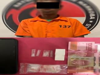 Polisi Bengkalis menunjukkan barang bukti sabu hasil penggerebekan