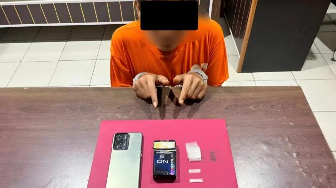 Barang bukti dua paket sabu hasil pengungkapan kasus narkotika di Bukit Batu Bengkalis.