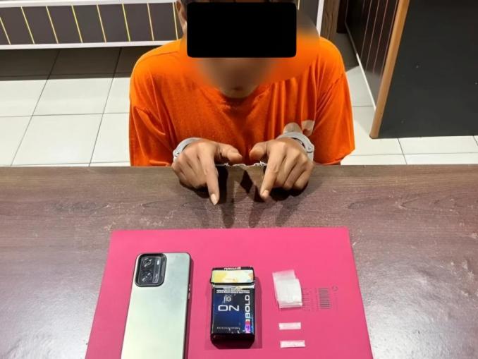 Barang bukti dua paket sabu hasil pengungkapan kasus narkotika di Bukit Batu Bengkalis.