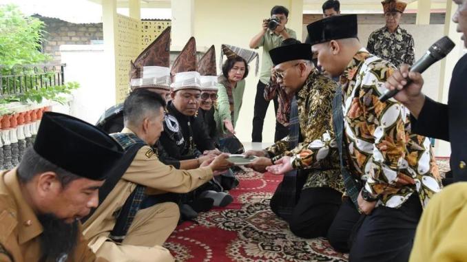 ziarah ke makam Sang Raja Naulauh Damanik.