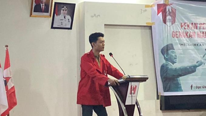 Ketua GMNI Bengkalis Zulfhan Azmal menyampaikan kritik soal proyek BUMD.