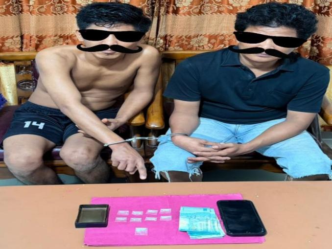 Polisi mengamankan dua tersangka kasus narkotika di Polsek Mandau, Bengkalis.