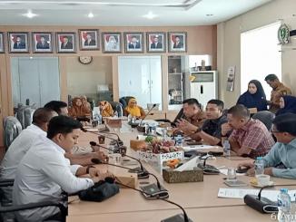 Suasana rapat DPRD Bengkalis bersama pemerintah daerah dan pengelola SPBU membahas distribusi BBM bersubsidi.