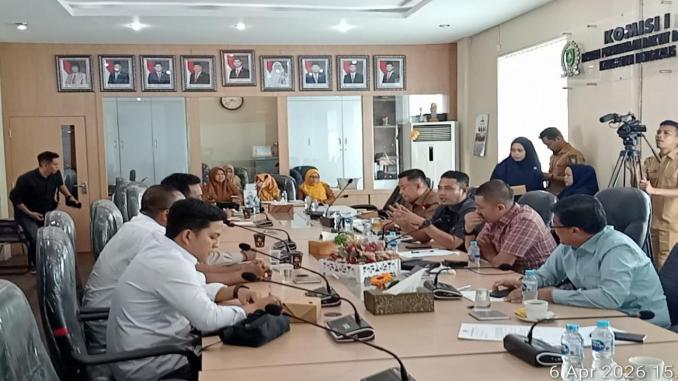 Suasana rapat DPRD Bengkalis bersama pemerintah daerah dan pengelola SPBU membahas distribusi BBM bersubsidi.