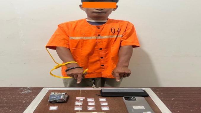 Petugas Satuan Reserse Narkoba Polres Bengkalis mengamankan tersangka kasus sabu di wilayah Kecamatan Bathin Solapan.