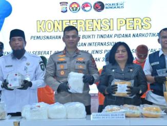 Pemusnahan barang bukti narkotika oleh Polres Bengkalis dalam konferensi pers.