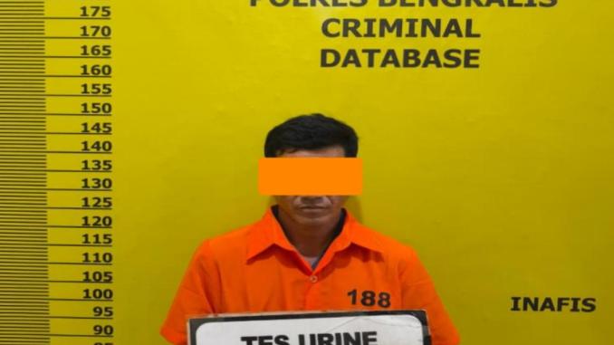 Warga Pedekik diamankan polisi dalam kasus kebakaran lahan di Bengkalis.