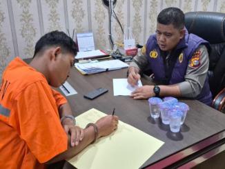 Tim psikologi Polda Riau melakukan asesmen kejiwaan terhadap tersangka pembunuhan di Polsek Pinggir, Bengkalis.