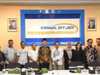 Foto bersama Komisi III DPRD Bengkalis dan Kanwil DJPb Riau usai pertemuan di Pekanbaru.