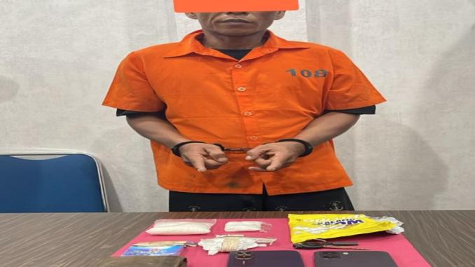 Tersangka kurir sabu ditangkap di Bengkalis oleh tim Satresnarkoba Polres Bengkalis.