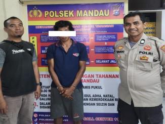 Tersangka LDT (33) dalam kasus curanmor Mandau saat diamankan petugas Polres Bengkalis.