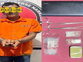 Polisi menunjukkan barang bukti sabu di Bengkalis.