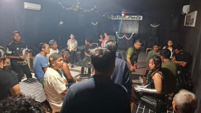 Polisi menggelar razia dan tes urine di THM Bengkalis.