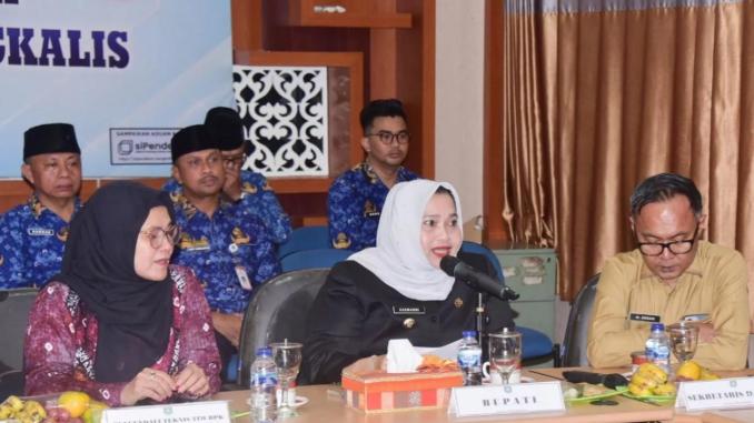 Bupati Bengkalis Kasmarni menghadiri exit meeting audit LKPD 2025 bersama BPK RI Perwakilan Riau.