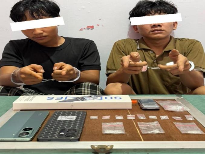 Petugas Satresnarkoba Polres Bengkalis menangkap dua pemuda terkait kasus sabu di Kecamatan Mandau.