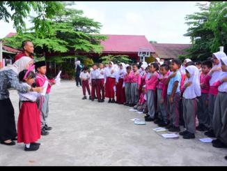 Siswa SD Negeri 1 Bengkalis mengikuti edukasi literasi digital dari Diskominfotik Bengkalis.