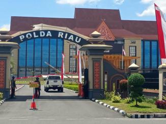 Gedung Markas Polda Riau di Pekanbaru yang menangani dugaan penghinaan terhadap tokoh adat Melayu Riau.