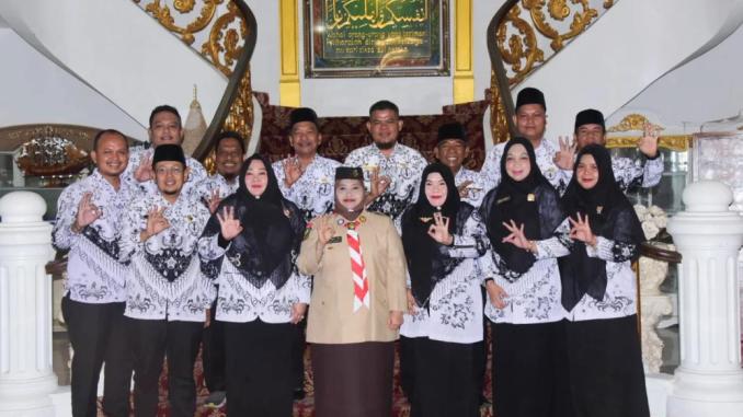 Bupati Bengkalis Kasmarni menerima audiensi PGRI Kabupaten Bengkalis di Wisma Daerah.