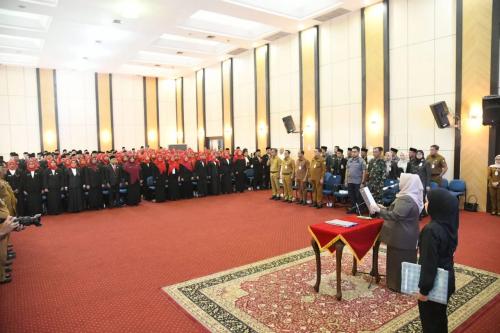 Kasmarni melantik 215 kepala sekolah dan menegaskan larangan Pungli PPDB di Bengkalis.