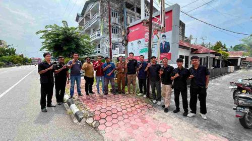 Tim Diskominfotik Bengkalis bersama perwakilan ISP meninjau titik penataan Kabel Fiber Optic di kawasan perkotaan Bengkalis.