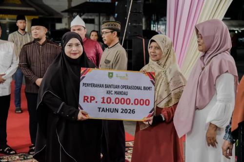 Bupati Bengkalis Kasmarni mengajak masyarakat memaknai Tahun Baru Islam sebagai momentum hijrah dan memperkuat persatuan saat Tabligh Akbar di Mandau.